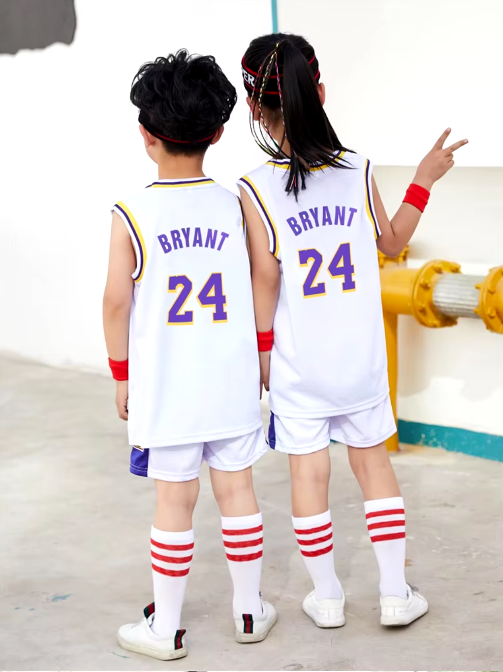 Conjunto de camiseta y pantalones cortos de la NBA Los Angeles Lakers para niños