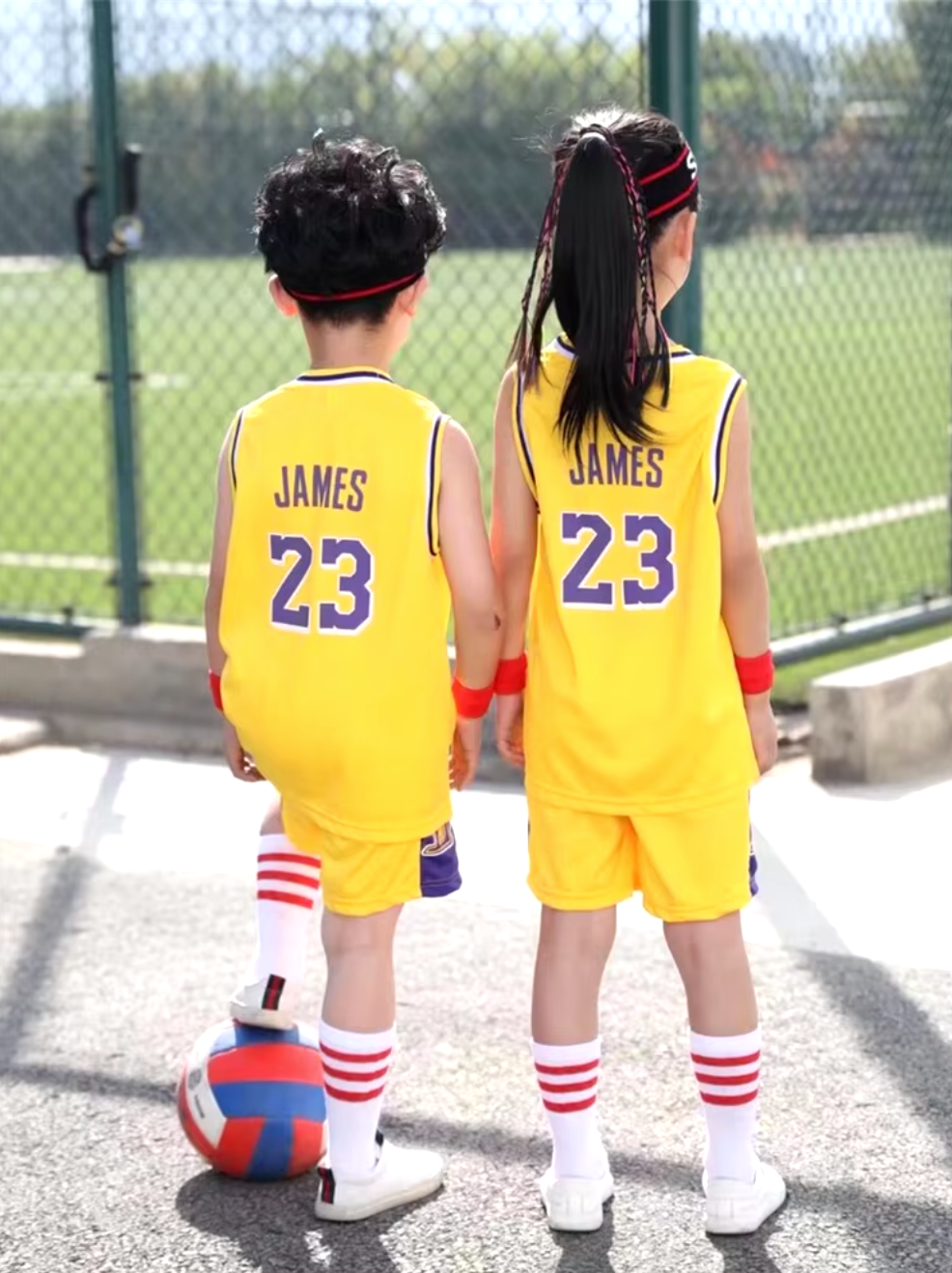 Conjunto de camiseta y pantalones cortos de la NBA Los Angeles Lakers para niños
