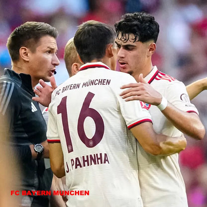 Camiseta de fútbol de manga larga del Bayern, tercera equipación